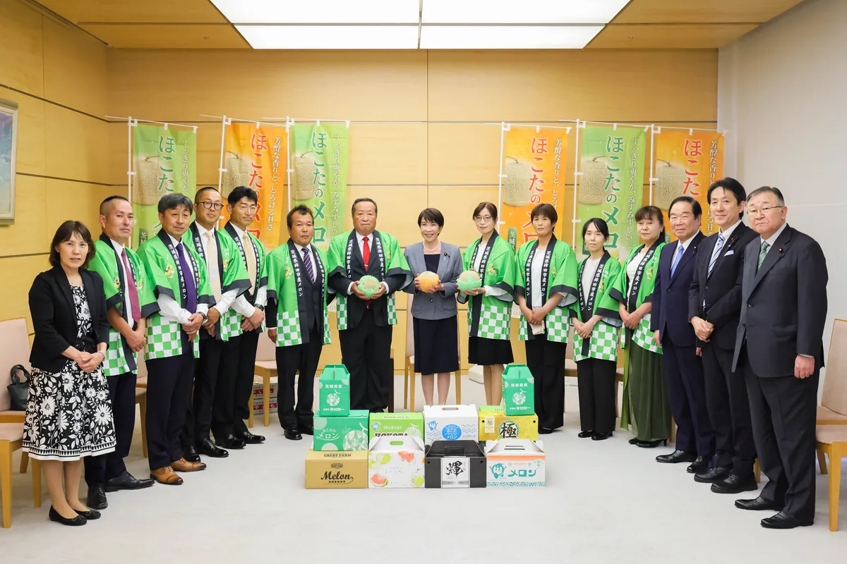 2026年5月29日:高市総理、鉾田メロン生産者グループからメロンを贈呈受領 - 首相官邸(日本)の記事画像
