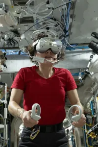 2026年7月29日:NASA船長がバーチャルゴーグルで視力テスト - 米国航空宇宙局(NASA)のRSS等の記事画像
