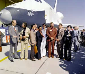 1976年9月17日:NASAがスターウォーズファンの要望で「エンタープライズ」と命名した初のスペースシャトルを公開 - 米国航空宇宙局(NASA)のRSS等の記事画像