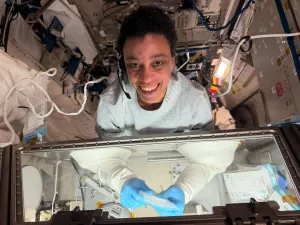 2026年10月9日：宇宙で生きた細胞とバイオインクの混合研究（NASA）のサムネイル画像