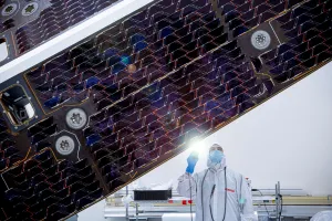 NASAの小惑星探査船太陽保護装置をBAEシステムズが点検のサムネイル画像